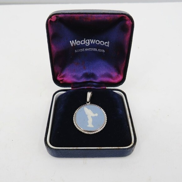 Wedgwood Vintage Rolls Royce Spirit of Ecstacy Blue Jasperware Cameo Pendant - Picture 5 of 11